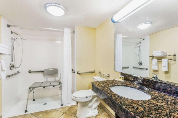 Days Inn by Wyndham Fort Lauderdale-Oakland Park Airport N image 12